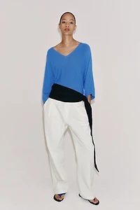 PULL EN MAILLE FLUIDE À COL V