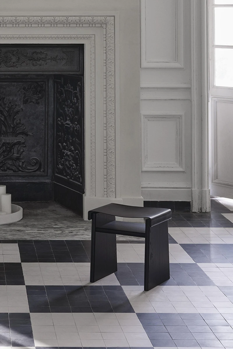 STOOL 02