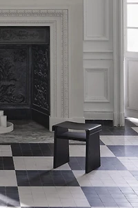 STOOL 02