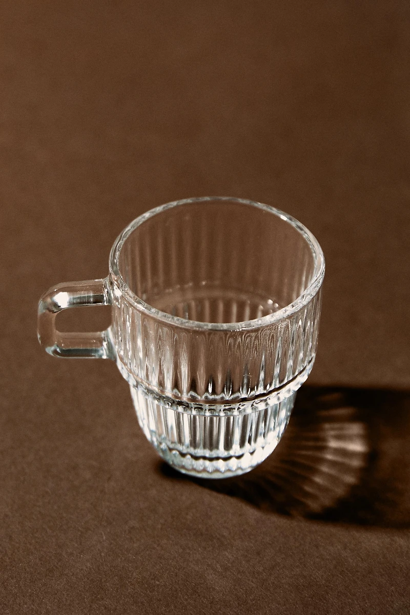 GLASS ESPRESSO CUP WITH A RAISED DESIGN