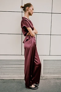 BELTED SATIN EFFECT SHIRT