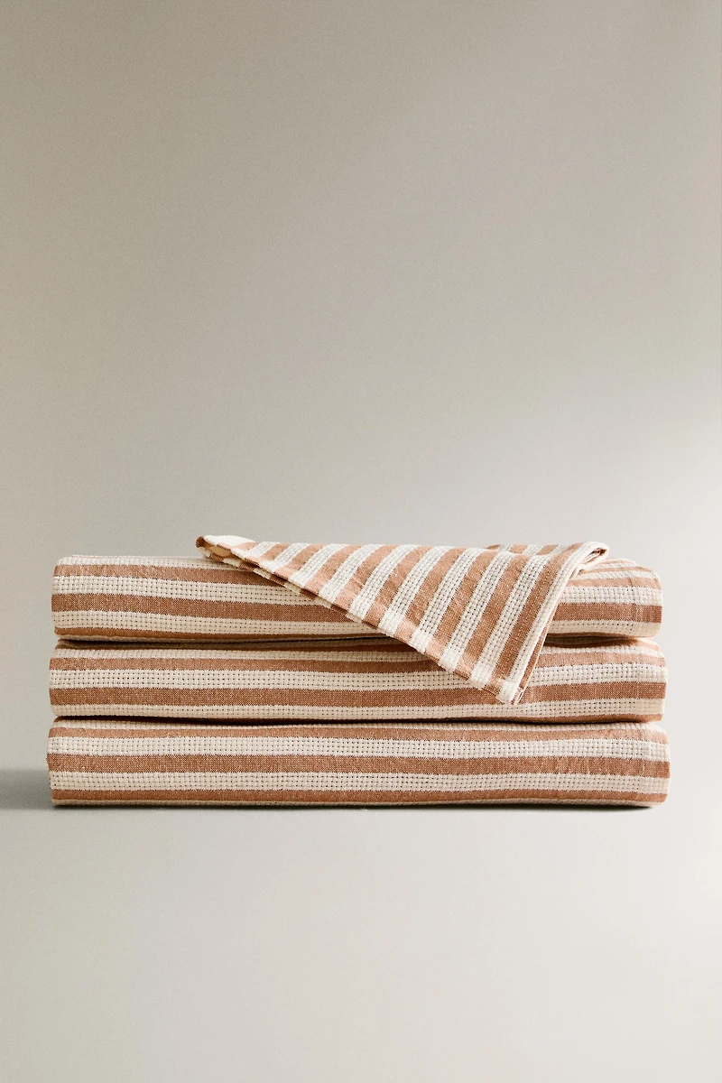 TEXTURED STRIPED TABLECLOTH
