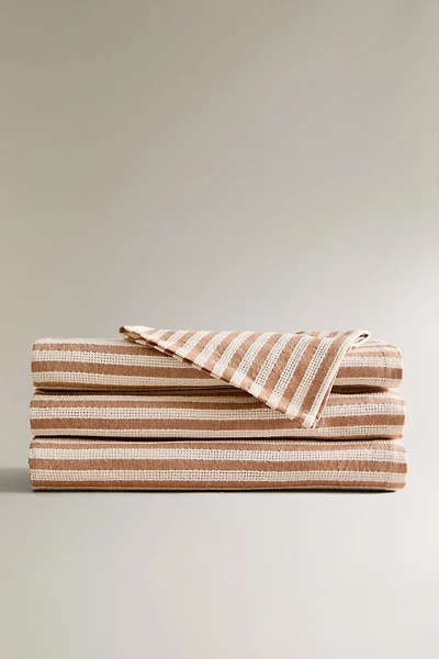 TEXTURED STRIPED TABLECLOTH