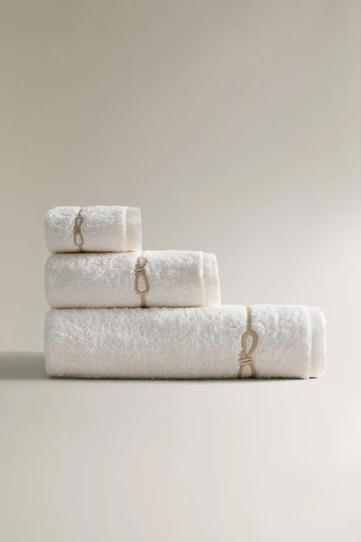 EMBROIDERED BOW BATH TOWEL