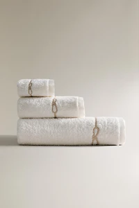 EMBROIDERED BOW BATH TOWEL