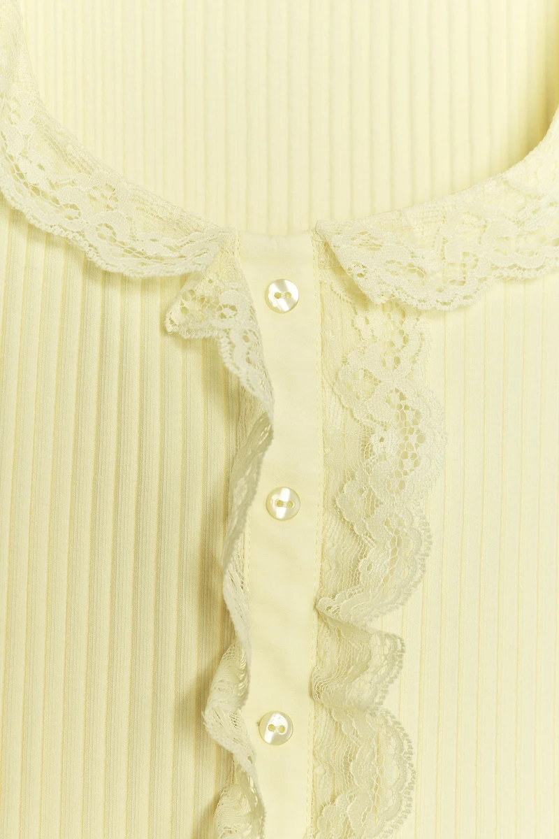 LACE BUTTON TOP