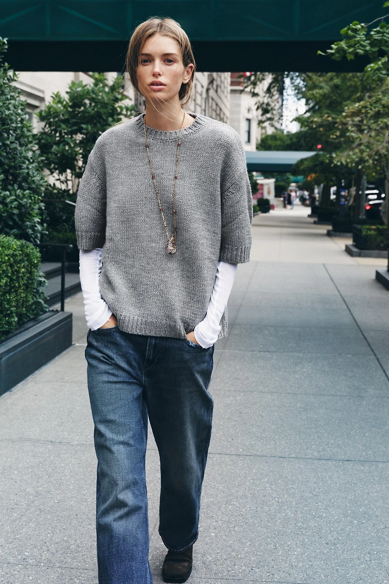 OVERSIZED SHORT SLEEVE KNIT SWEATER