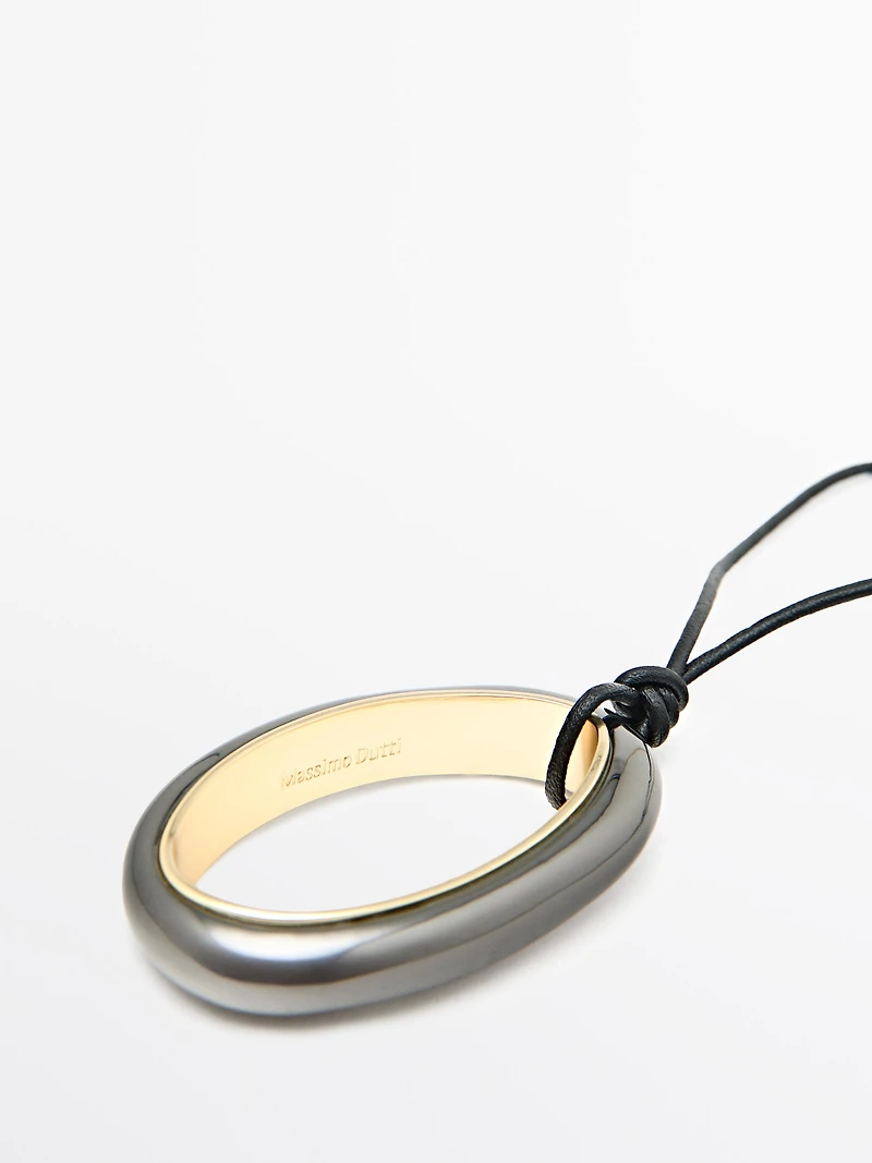 Necklace with oval pendant