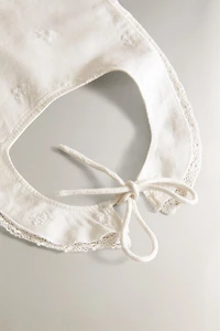 BABY BIB WITH FLORAL EMBROIDERY