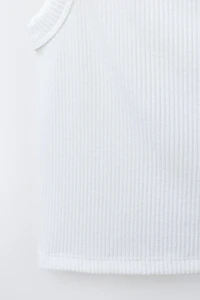 RIBBED T-SHIRT WITH BUCKLES