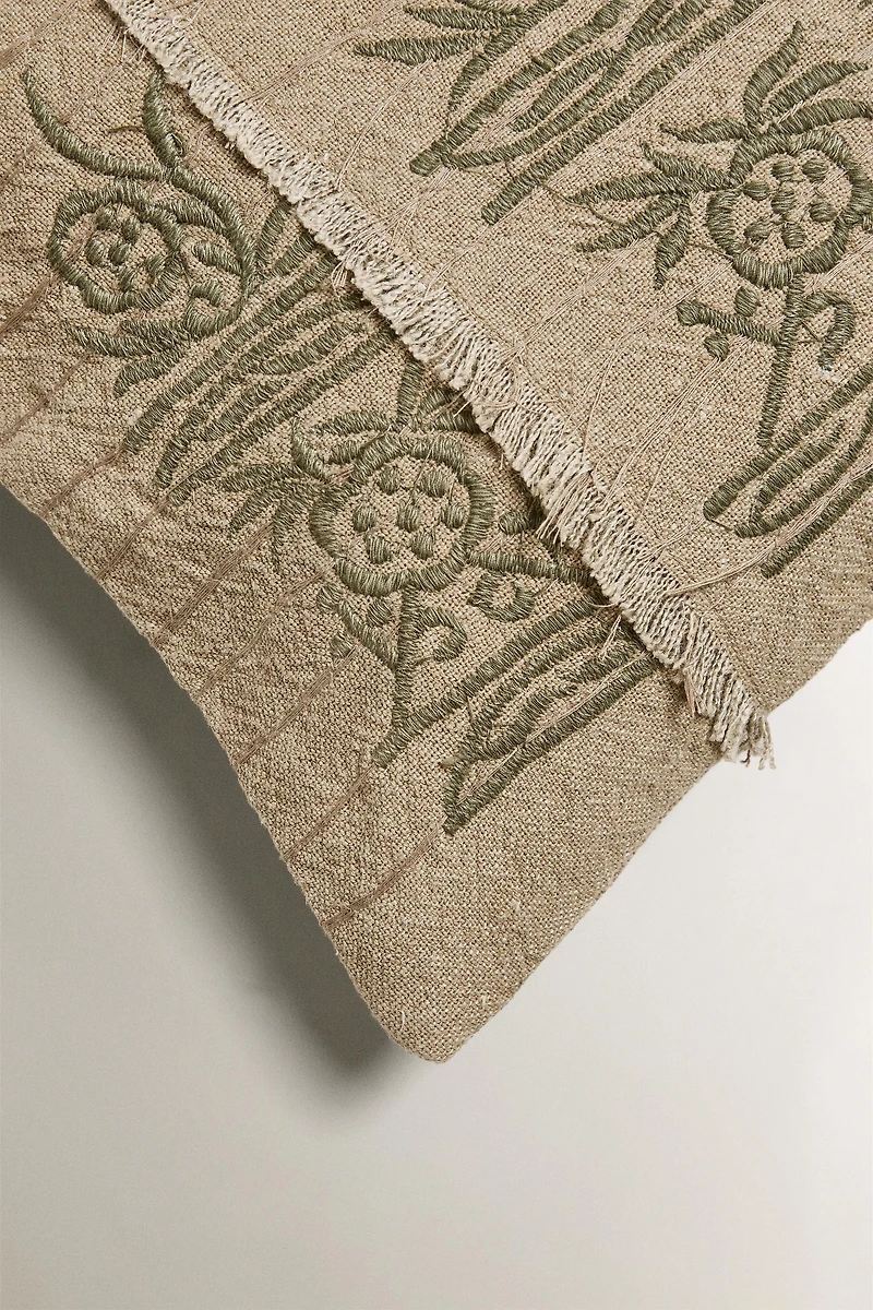 HOUSSE DE COUSSIN BRODERIES