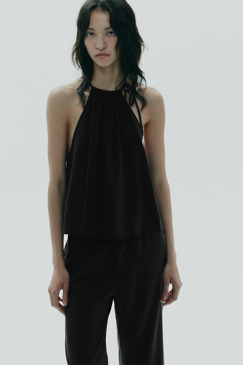 FLOWY HALTER TOP