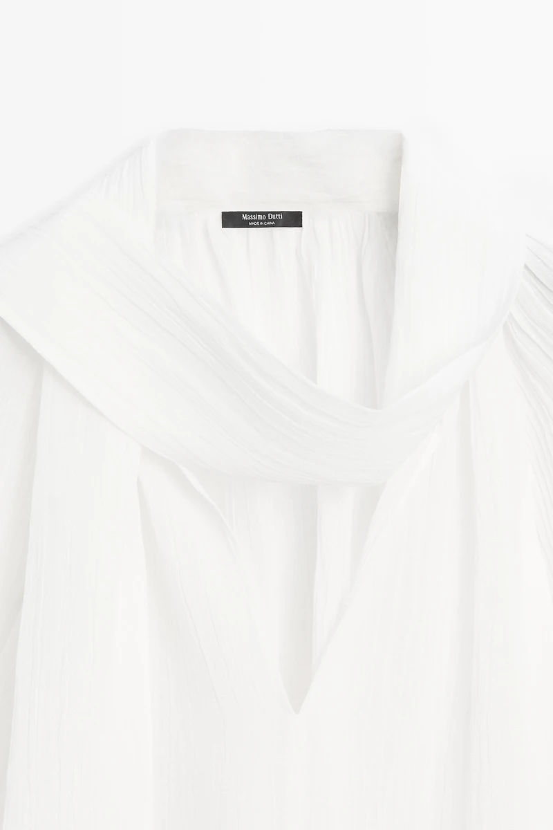 Flowing V-neck blouse with tie