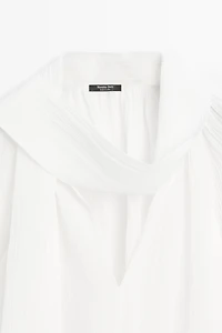 Flowing V-neck blouse with tie