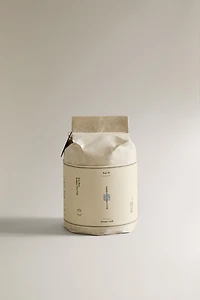 (140 G) CÈDRE ÉPICÉ SCENTED CANDLE