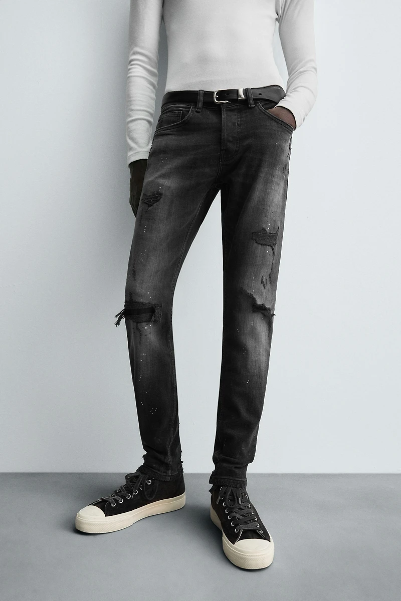 RIPPED SKINNY FIT JEANS