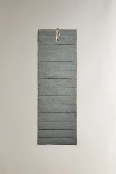 QUILTED TOPPER MADE OF TOWEL FABRIC