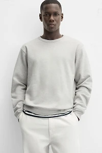 BASIC CREWNECK SWEATSHIRT