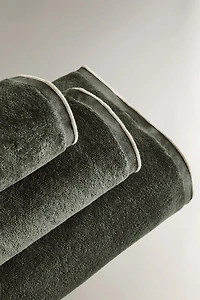 VELOUR OVERLOCK BATH TOWEL