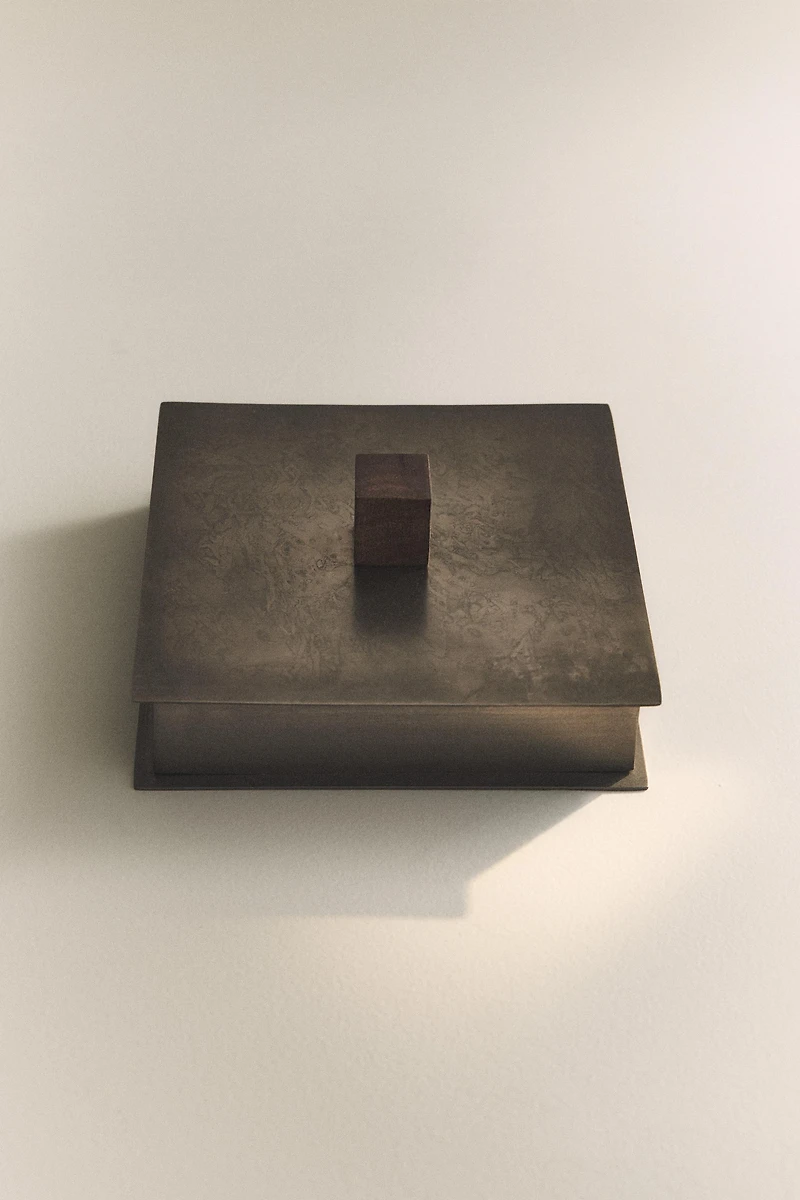 WOODEN KNOB METAL BOX
