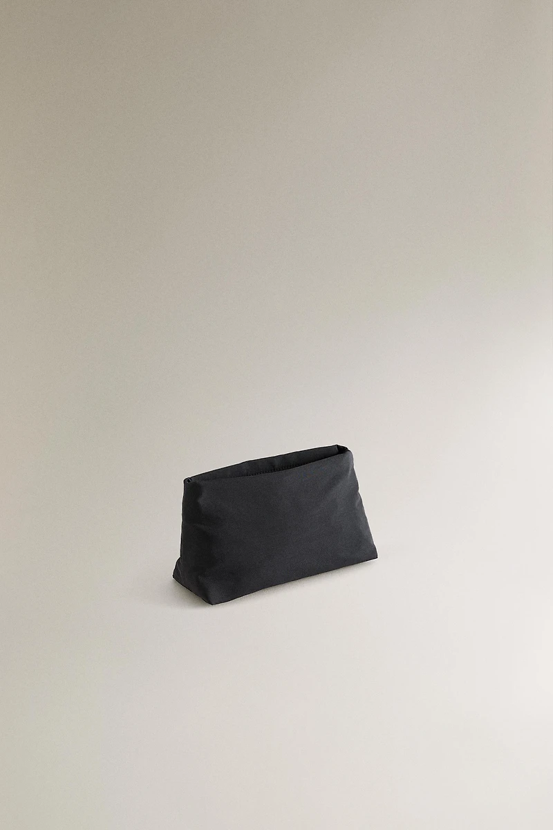 TECHNICAL FABRIC MEDIUM TOILETRY BAG