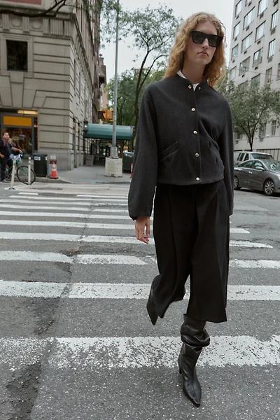 LONG SHORTS WITH CONTRAST STITCHING