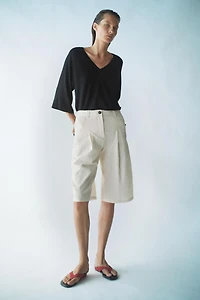 FLOWY V-NECK KNIT TOP
