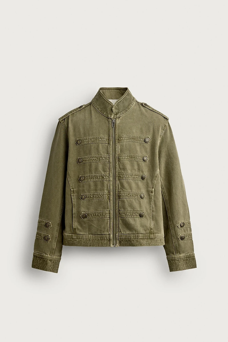 CROPPED FIT BUTTON-DETAIL DENIM JACKET