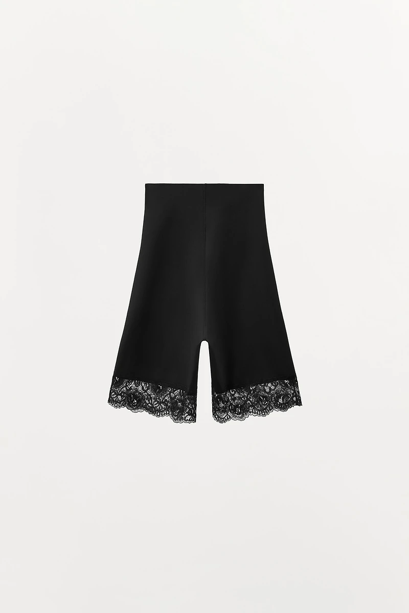 SHORT EN MÉLANGE DE POLYAMIDE ET DENTELLE