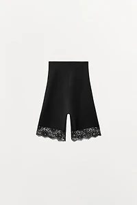 SHORT EN MÉLANGE DE POLYAMIDE ET DENTELLE