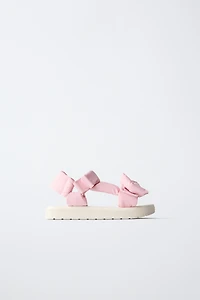 SANDALES MATELASSÉES AVEC NŒUD