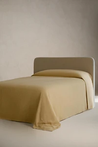 TEXTURED JACQUARD BEDSPREAD