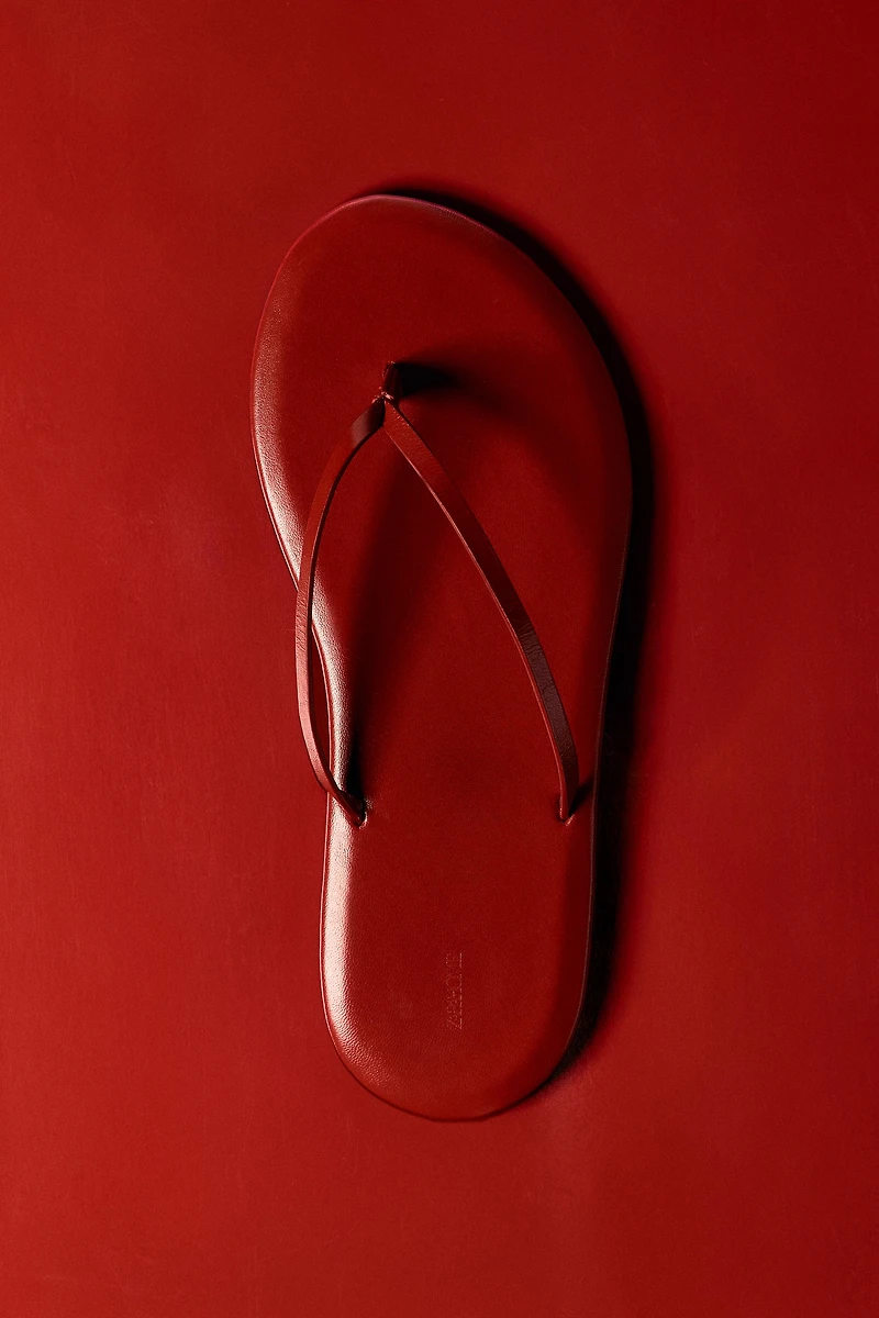 MINIMAL LEATHER SANDALS