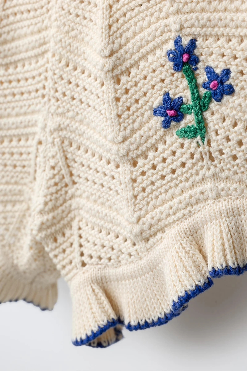 EMBROIDERED FLORAL KNIT SHORTS