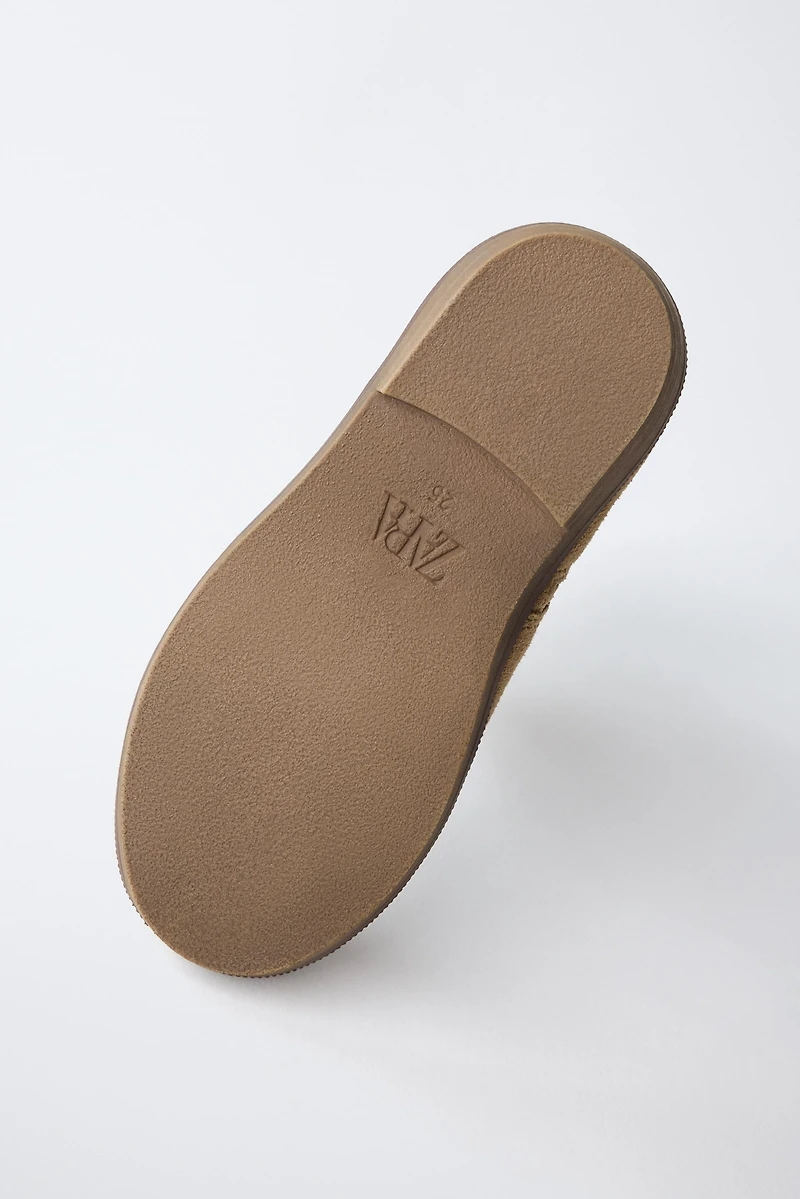 EMBROIDERED LEATHER BOOTS