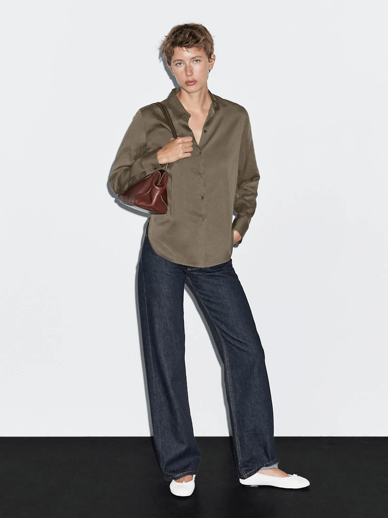 Flowing shirt with collar