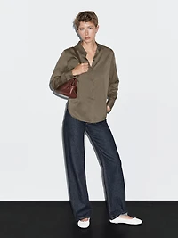 Flowing shirt with collar