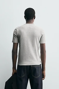 BUTTON-NECK T-SHIRT