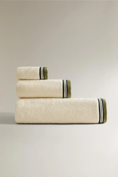 RICE STITCH BATH TOWEL WITH STRIPED EDGE