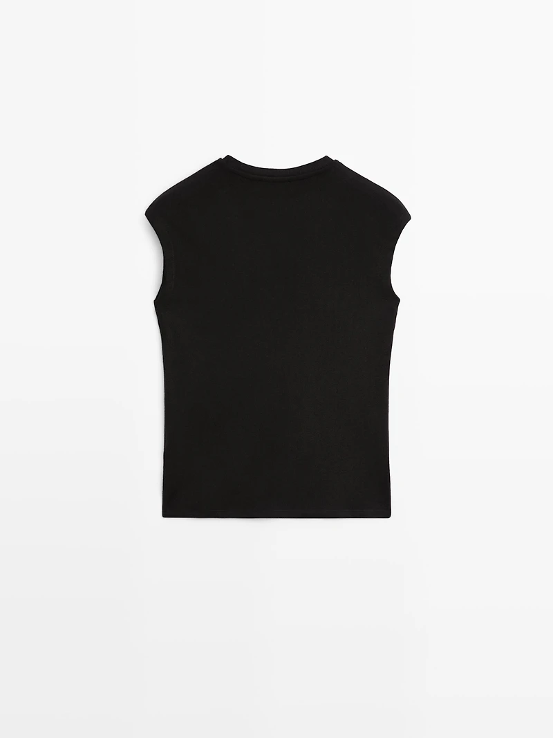Drop sleeve T-shirt with button details