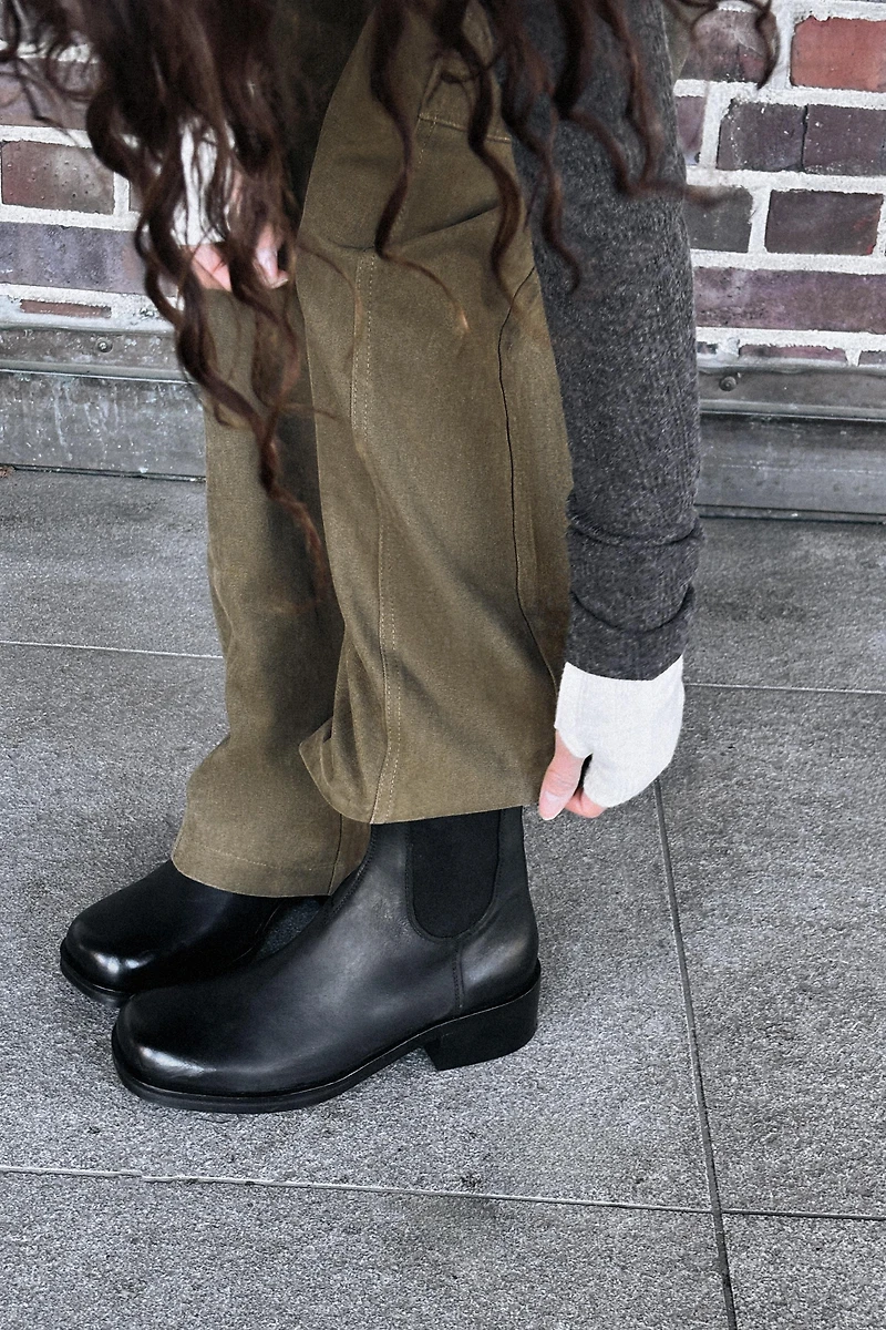BOTTINES EN CUIR À ÉLASTIQUES LATÉRAUX