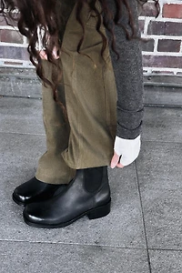 BOTTINES EN CUIR À ÉLASTIQUES LATÉRAUX