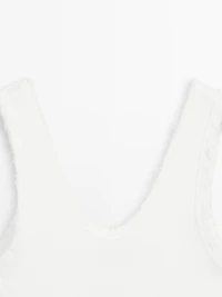 Top avec liseré effiloché en coton mélangé