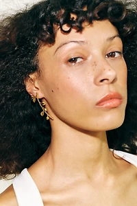 METALLIC FLORAL EARRINGS