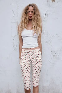 STRAWBERRY PRINT CAPRI PANTS