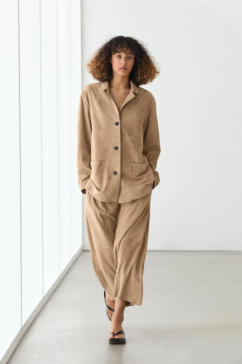 100% suede leather blazer with pocket details