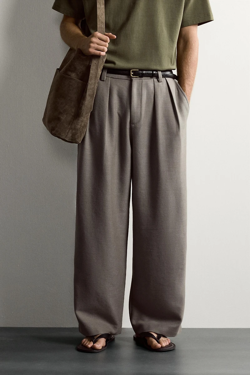 RELAXED FIT STRUCTURED PLEATED PANTS