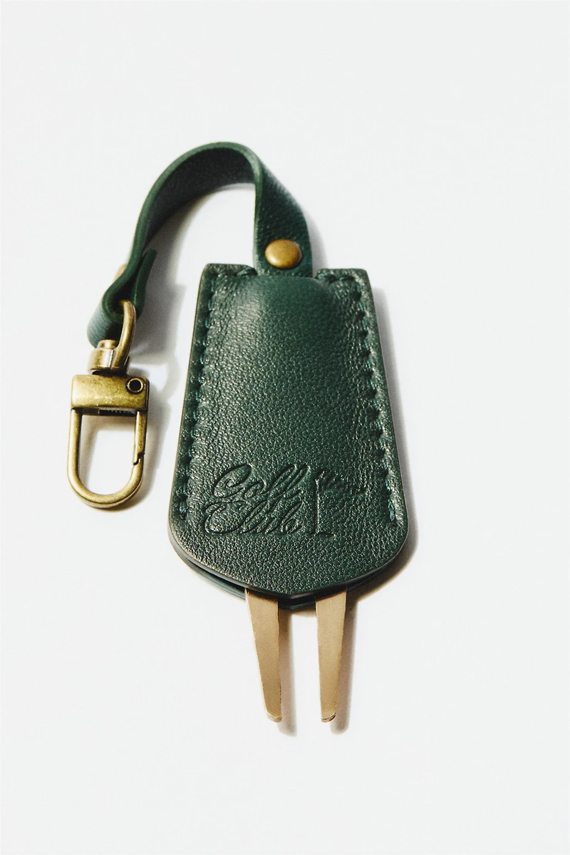 GOLF DIVOT REPAIR TOOL