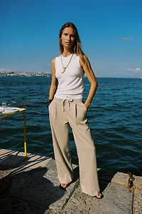 SLEEVELESS KNIT TOP