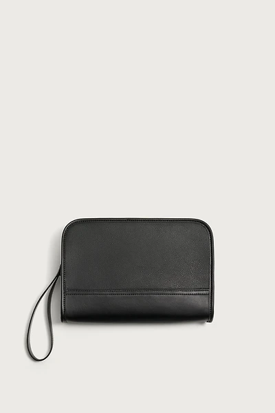 TEXTURED CLUTCH